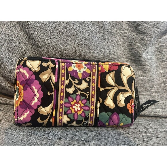 Vera Bradley Zip Around Wallet In Suzani Quilted Compartments - Picture 1 of 9